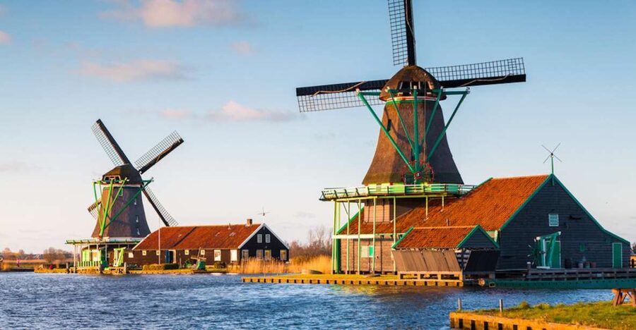 From Amsterdam: Windmills of Zaanse Schans Tour - Clogs at the Wooden Shoe Workshop: A Dutch Craft You Can Actually Understand