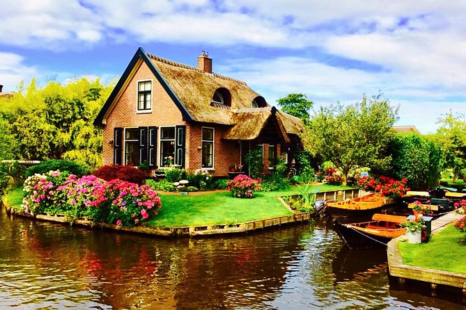From Amsterdam: Zaanse Schans, Volendam, Giethoorn with Boat Tour - English-Speaking Guides and the “Timing That Matters” Factor