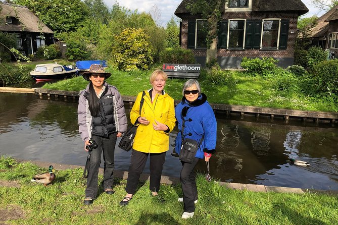 From Amsterdam: Zaanse Schans, Volendam, Giethoorn with Boat Tour - Zaanse Schans: 17th-Century Village Life, Windmills, Clogs, and Cheese