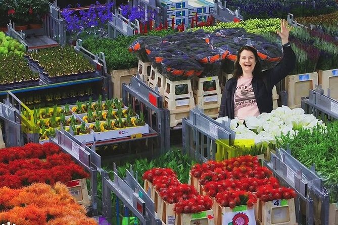 Full-Day Trip From Amsterdam to Keukenhof, Zaanse Schans + Cruise - Kooijman clogs in 20 minutes: fast crafts, good souvenir energy