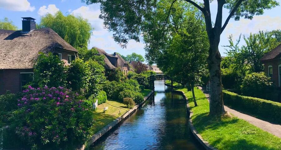 Giethoorn : 1 Hour Canal Cruise in Village With Coffee/Tea - Kraggehuis Island: the closest view without the stop