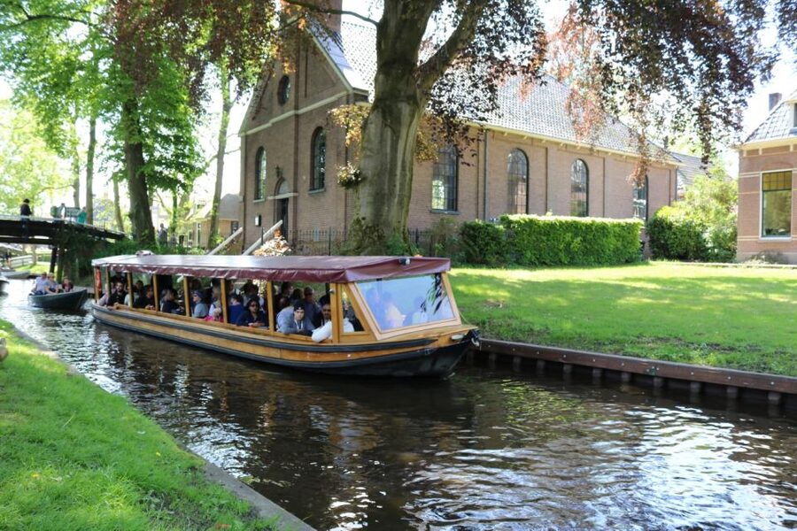 Giethoorn: 1 hour Private Open Bout Tour - Key Highlights Worth Planning Around