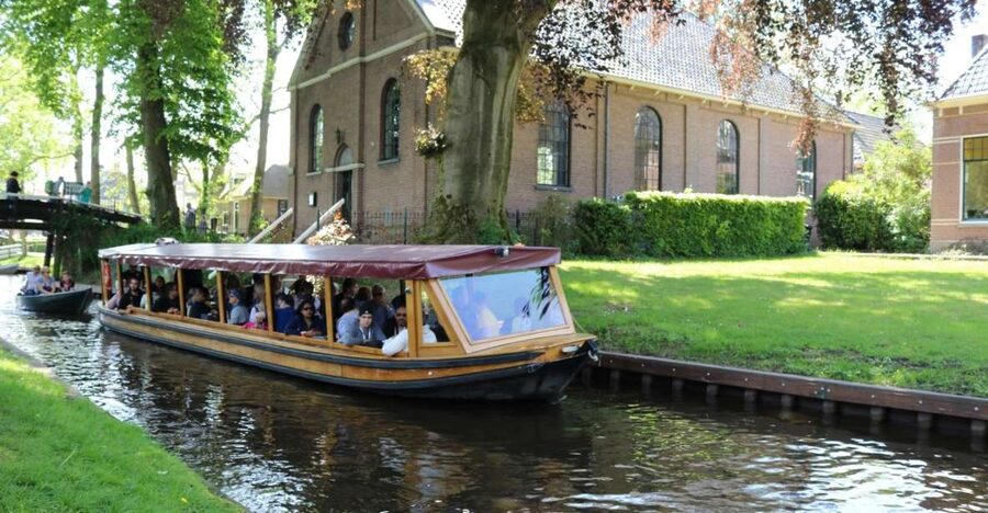 Giethoorn: 1 hour Private Open Bout Tour - The Open Lake Stretch: Why the Widening View Is Part of the Value