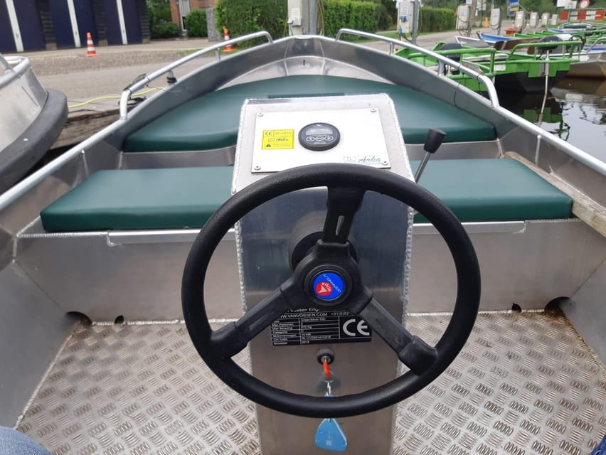 Giethoorn: 2 Hours 8 persons boat steeringwheel + cushions - Why Giethoorn Feels Different When You’re in a Boat