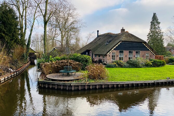 Giethoorn, Afsluitdijk, Zaanse Schans Day Tour Incl Hotel Pick Up - Guides: small group energy and real Q&A moments