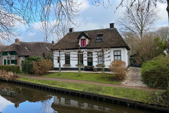 Giethoorn and Zaanse Schans Day Tour Small Group Incl. Boat Ride - Giethoorn: the car-free canals with a boat ride and time to explore