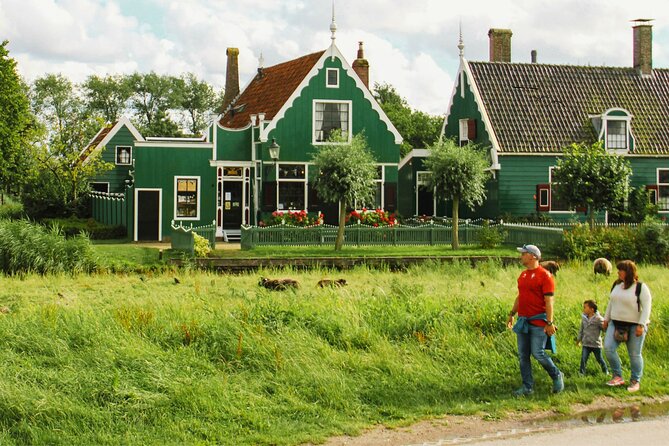 Giethoorn and Zaanse Schans Tour With Local Guide - What’s included (and what to pack anyway)