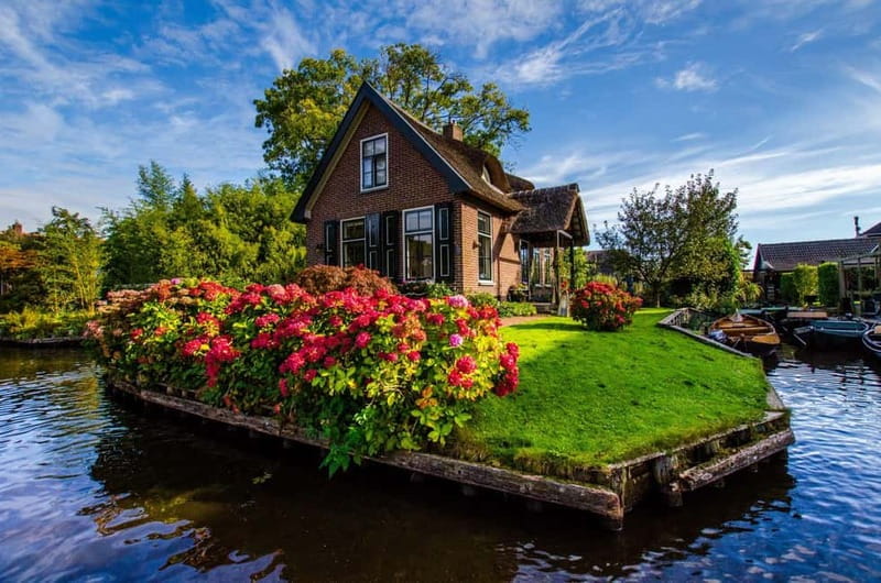 Giethoorn: Canal Cruise & lake Tour & Sightseeing Village - Key things to know before you go