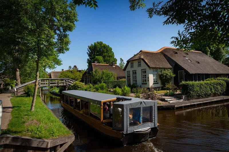 Giethoorn: Canal Cruise & lake Tour & Sightseeing Village - After the boat: using the map and vouchers to plan your walk