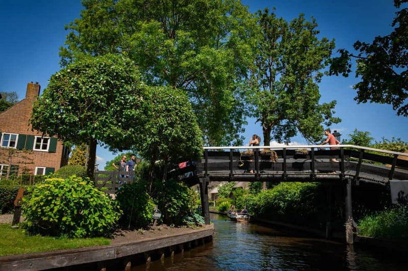 Giethoorn: Canal Cruise & lake Tour & Sightseeing Village - Meeting point, parking, and bus directions without stress
