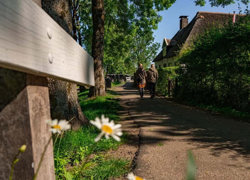 Giethoorn: Canal Cruise & lake Tour & Sightseeing Village - How I’d judge the price for a Giethoorn canal cruise at about $16