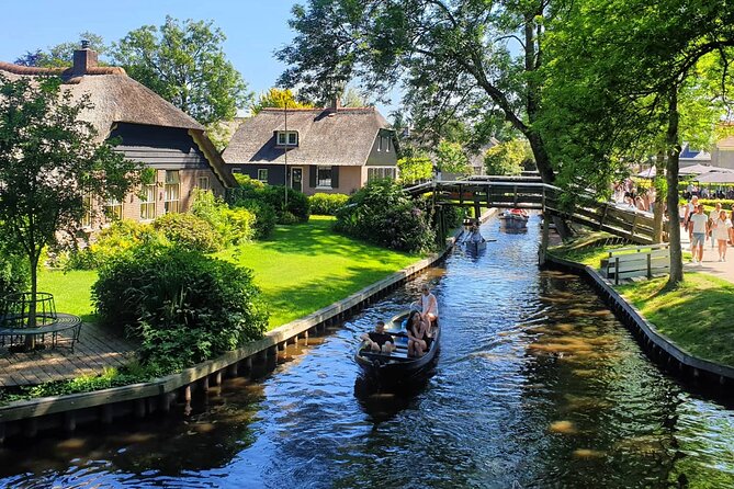 Giethoorn Day Tour from Amsterdam with Small Boat Ride - Giethoorn’s Car-Free Charm: The Real Point of This Day Trip