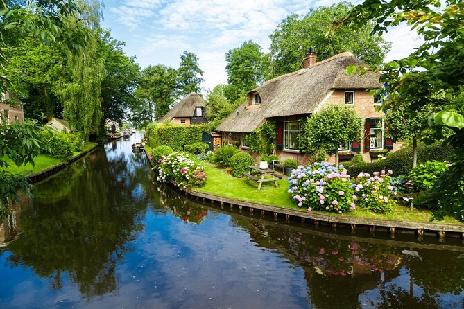 Giethoorn Day Trip from Amsterdam – Private Tour & Canal Boat - A real change of pace: swapping Amsterdam noise for Giethoorn calm