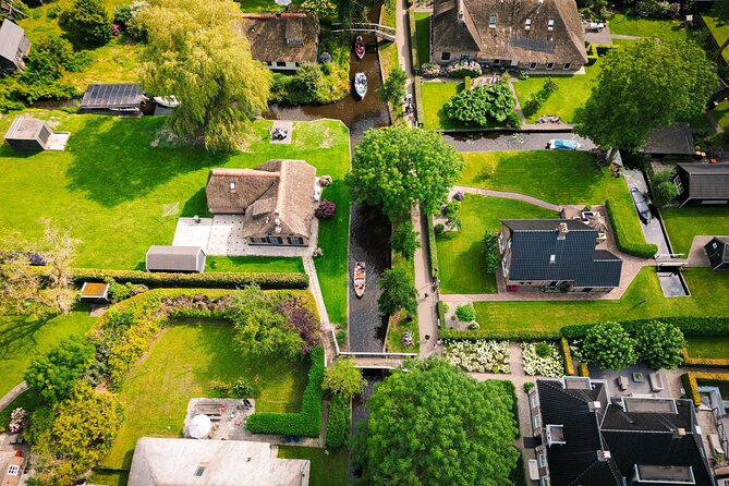 Giethoorn Day Trip from Amsterdam with Boat Trip - Guide Quality Matters More Than You Expect