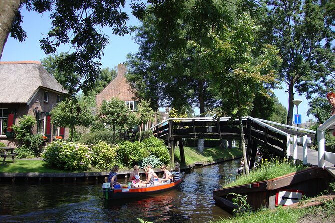 Giethoorn Day Trip from Amsterdam With Cruise and Cheeseplatter - Stop 3: Giethoorn free time—how to use your 2.5 hours well
