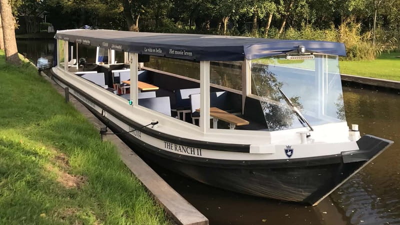 Giethoorn: Luxury Private Closed Boat Tour with captain - The boat setup: heated cabin, big windows, and a cozy view