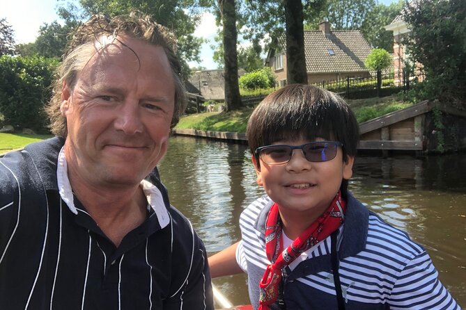 Giethoorn, Private Boat Tour & Zaanse Schans Windmills - Stop 1: Zaanse Schans windmills and Dutch manufacturing in action