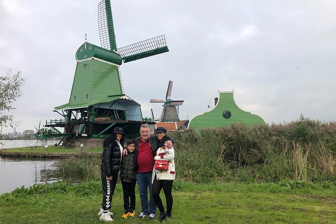 Giethoorn, Private Boat Tour & Zaanse Schans Windmills - Stop 2: Giethoorn, the car-free village, and the punter boat