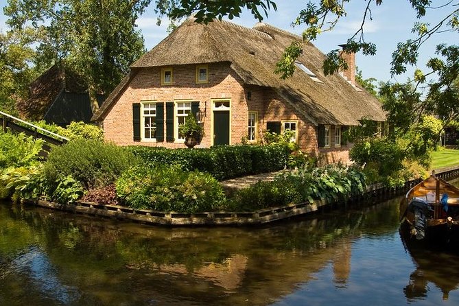 Giethoorn Private Tour & Boat Trip - The 10:00 AM plan: how your day usually runs