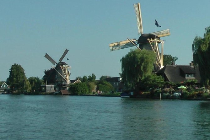 Giethoorn Private Tour Guide Giethoorn in luxury Jaguar S Type - Molen de Vriendschap: Twin Windmill Photo Stop in Ten Minutes