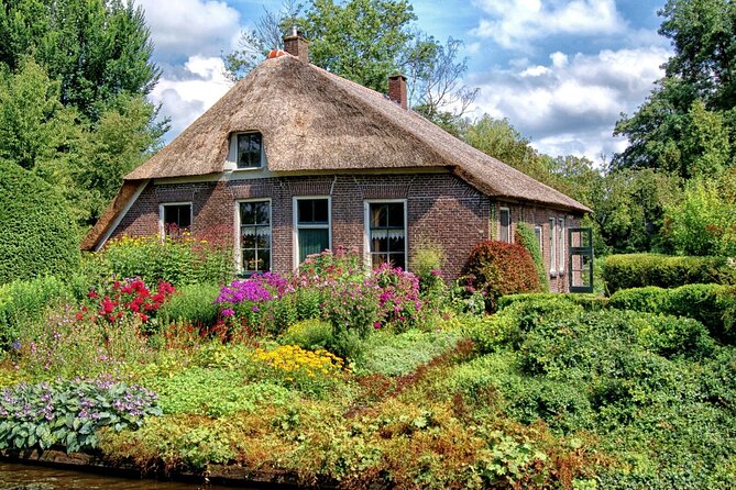 Giethoorn Private Tour with Cruise and Lunch from Amsterdam - From Amsterdam to Giethoorn: pacing, timing, and how the day unfolds