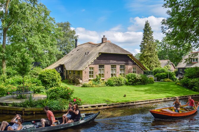 Giethoorn Private Tour with Cruise and Lunch from Amsterdam - De Rietstulp: coffee, apple pie, and the boat ride setup