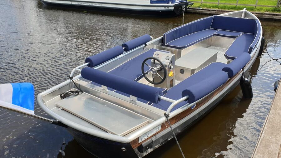 Giethoorn: Self-Drive Boat Rental for up to 12 People - Arriving at Zuiderpad 14a: where your “captain switch” happens