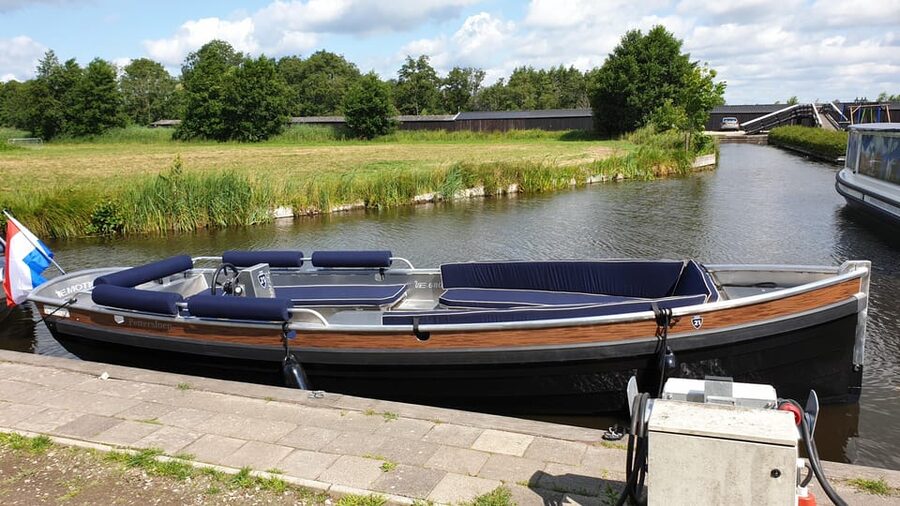 Giethoorn: Self-Drive Boat Rental for up to 12 People - Bathrooms and parking: the part nobody plans for, but you’ll thank yourself later