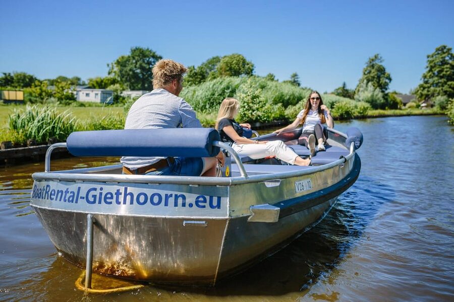 Giethoorn: Self-Drive Boat Rental for up to 8 People - Entering Giethoorn by self-drive electric boat (without the hassle)
