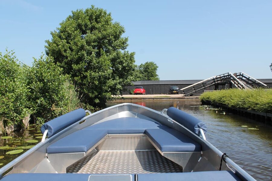 Giethoorn: Self-Drive Boat Rental for up to 8 People - The meet-up at Zuiderpad 14a: where your day really starts