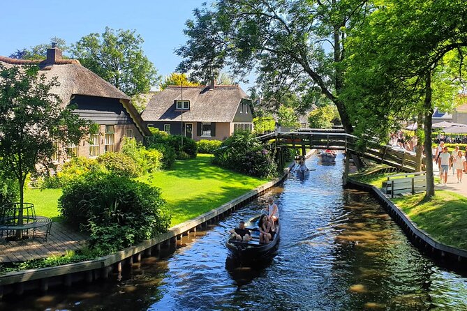 Giethoorn, Zaandam & Zaanse Schans Day Tour w/ Small Boat Ride - Two Dutch Classics, One Day: Windmills and Boat-Only Giethoorn