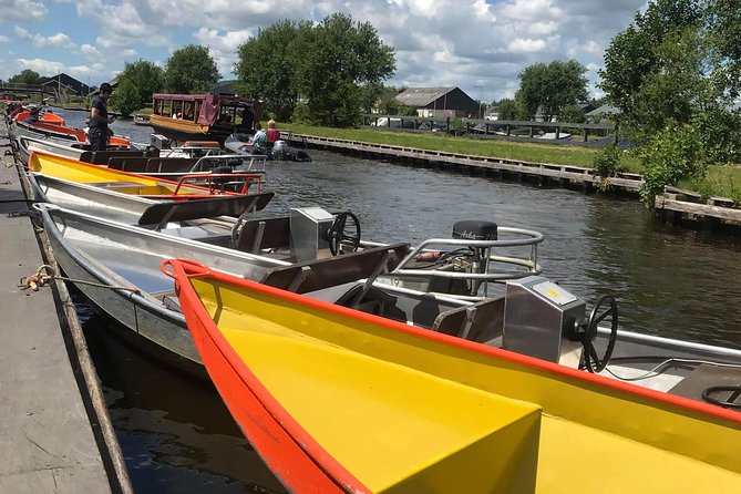 Giethoorn, Zaanse Schans Windmills Guided Day Trip from Amsterdam - Guide Style and Group Size: Why the Commentary Matters