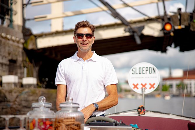 Guided Amsterdam Canal Cruise – Snacks & Drinks on board(1 Hour) - Drinks and Dutch cheese: how to get the most out of the on-board extras