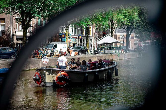Guided Amsterdam Canal Cruise – Snacks & Drinks on board(1 Hour) - Where to meet at Oudezijds Voorburgwal (and why it can feel confusing)