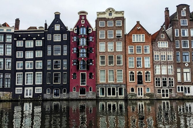 History & culture tour in Amsterdam with a local - House on the Three Canals: Canal Geometry and the Bicycle Bridge Story