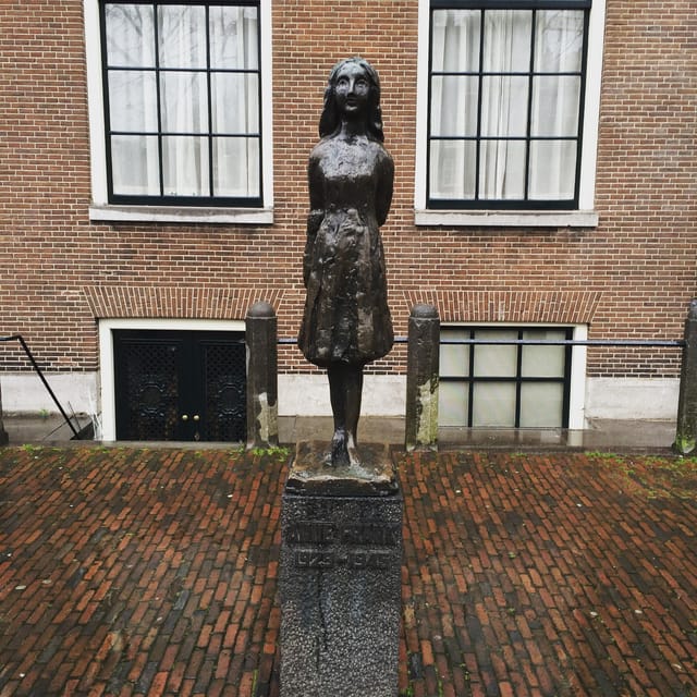 Jordaan, Anne Frank and Leidseplein tour in English - Anne Frank area on foot: Prinsengracht, Anne’s church, and what you’re really seeing