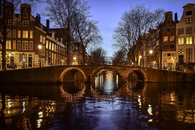 Light‌ ‌Festival‌ ‌Private‌ ‌Cruise‌ incl Snacks and hot Gluhwein - Food, Drinks, and Comfort: The Winter Part You Can Plan For