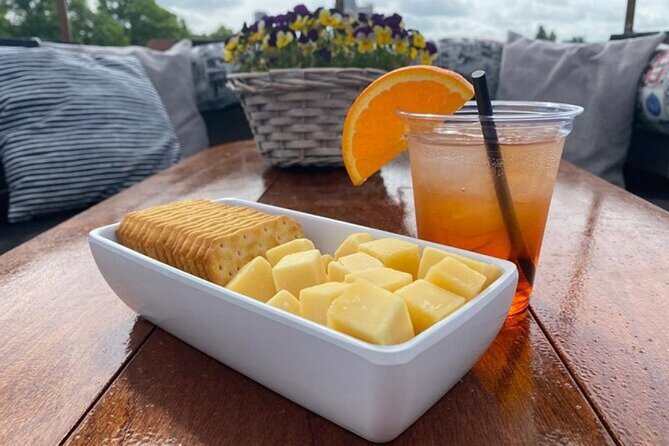 Luxury Amsterdam Canal Cruise – Unlimited Cocktails Included (1H) - Merchant-era wealth and the “golden age” look