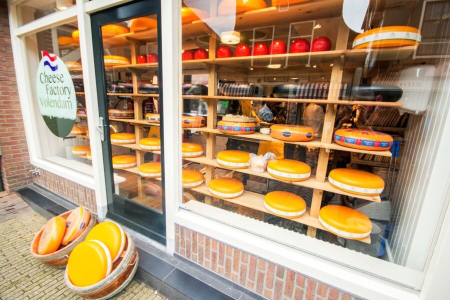 Marken, Volendam and Edam: Private Full-Day Tour - The IJsselmeer boat ride: 30 minutes that change the feel of the day