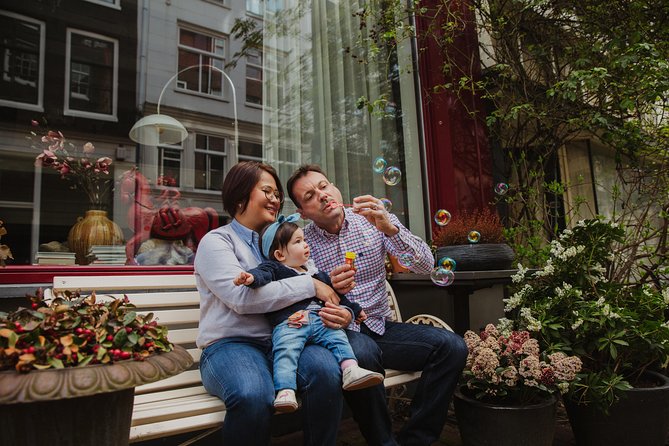 Memories for life - Photo shoots in Amsterdam with a professional photographer - Jordaan romance, quiet east streets, or classic center scenes