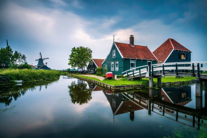 Northern Highlights Tour: visit 4 magnificent places from Amsterdam - Afsluitdijk: a dyke with Wadden Sea vs IJsselmeer views