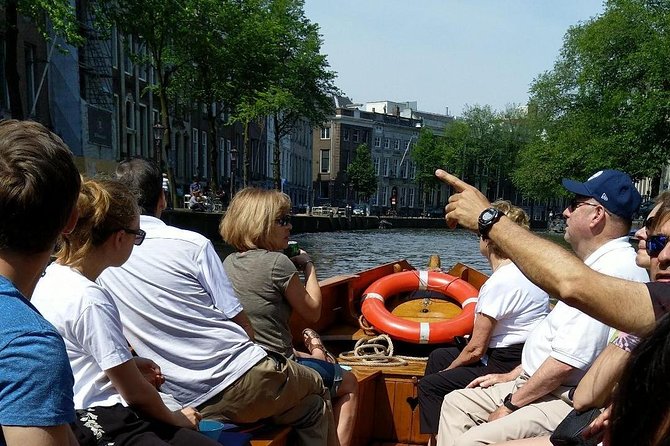 Open Dutch Boat! Silent electric drive. Nice cosy boat ride... - Who should book this canal cruise in Amsterdam?