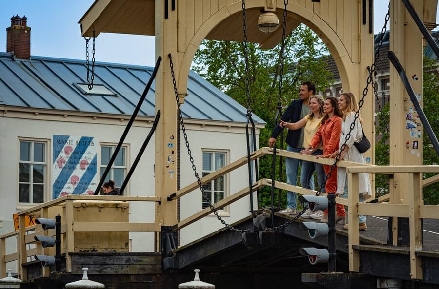 Outside Escape Amsterdam with your friend(s) and have fun! - Learning Rembrandt without turning it into a lecture