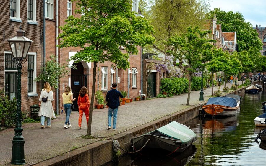 Outside Escape Amsterdam with your friend(s) and have fun! - Who should book this, and who might skip it