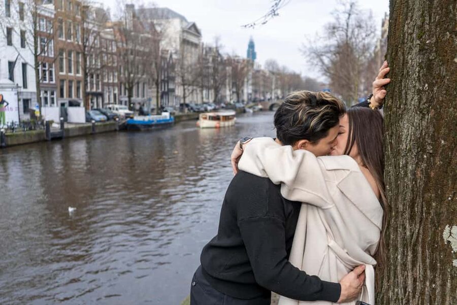 Premium Romantic Photoshoot Experience for Couples - Meeting at Huidenstraat 32 and how the session actually runs