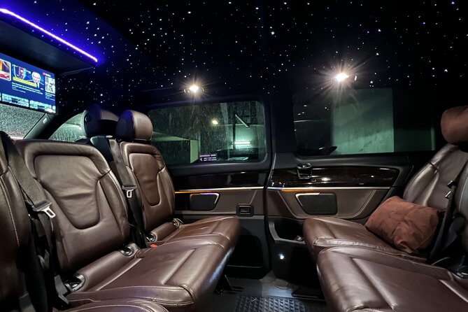 Private Airport Transfer Amsterdam Airport to or from Amsterdam - Meet and greet at Schiphol Arrivals: name sign + luggage help