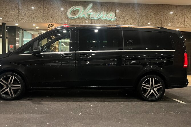 Private Airport Transfer Amsterdam Airport to or from Amsterdam - The chauffeur car experience: premium, air-conditioned, and practical