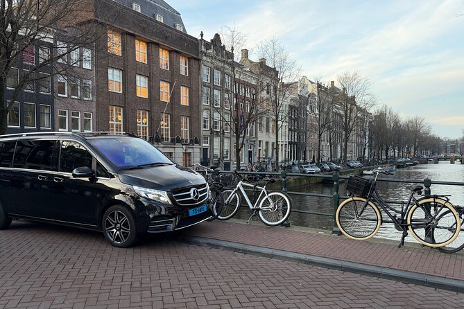 Private Airport Transfer Amsterdam Airport to or from Amsterdam - Airport pickup without meet and greet: Departures 3, Door D