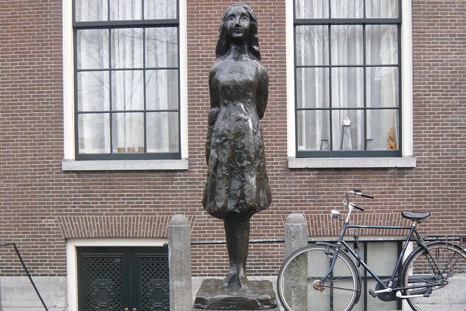 Private Amsterdam WW2 walking tour - Guides matter: Aaron, James, Masha, Stan, and why you should care