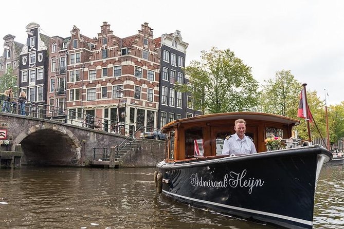 Private boat tour on a electric saloon boat - Where you board on Herengracht 386 and how the first minutes go